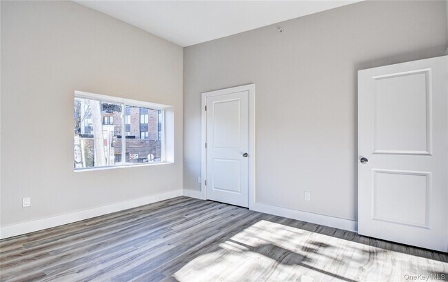 Building Photo - 292 Main St