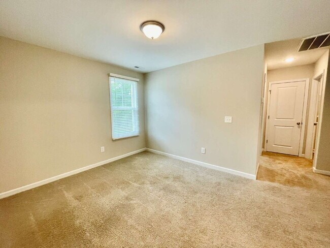 Building Photo - 3-Bedroom Retreat With 2.5 Baths In Fayetteville