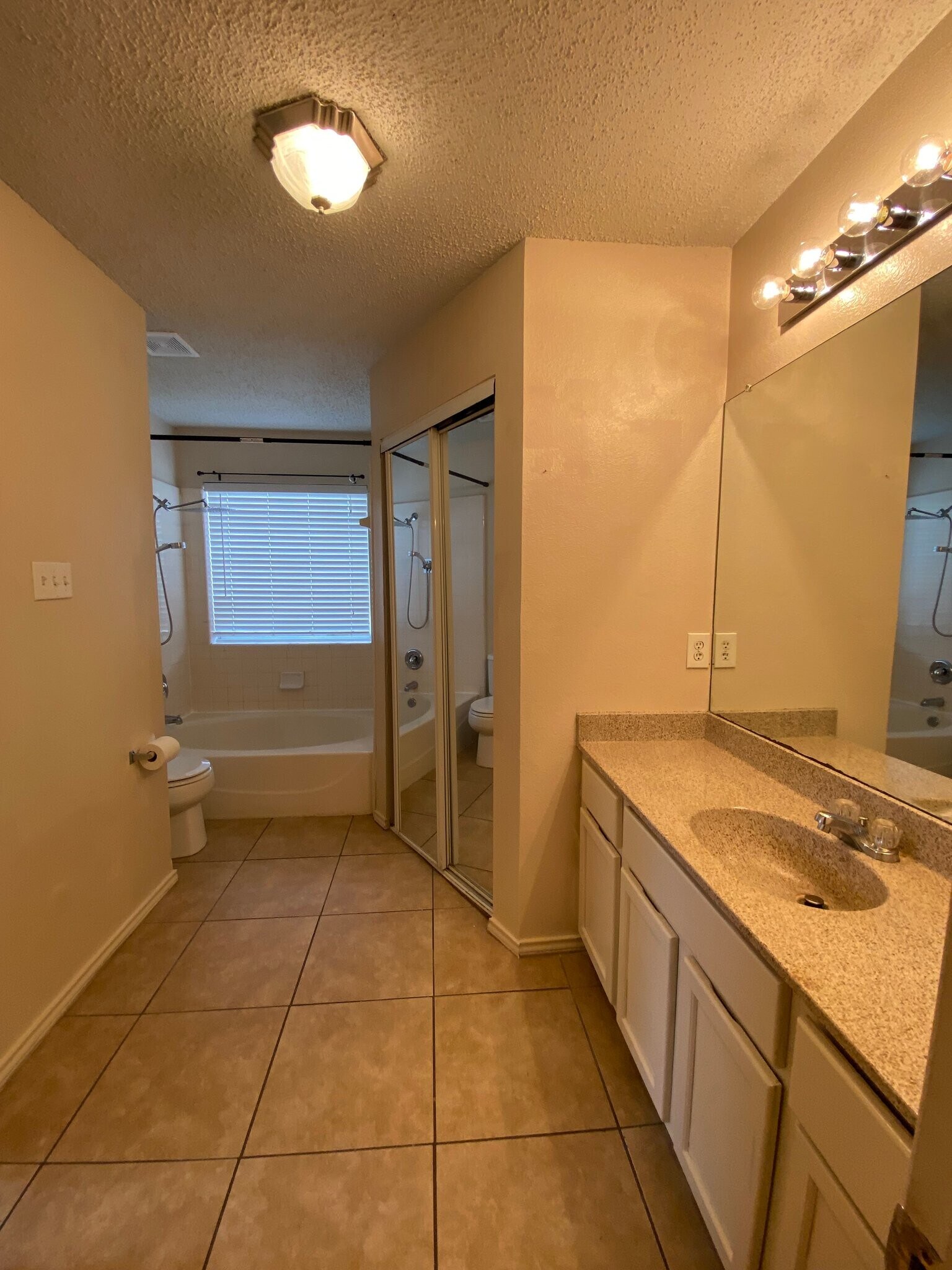 Building Photo - 805 Greenridge Dr