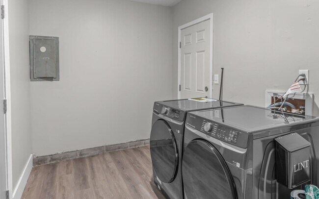 Building Photo - 4957 Aquarius Ct