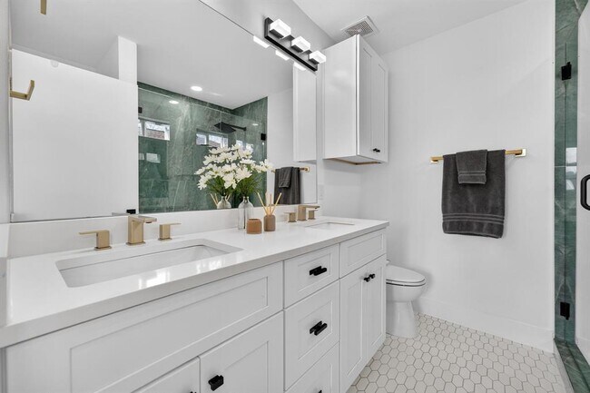 Building Photo - 504 W Croslin St