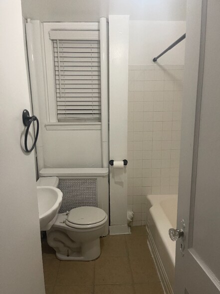 Building Photo - 701 Academy Rd