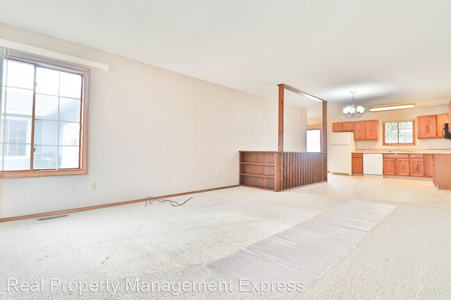 Building Photo - 3605 S Marion Rd