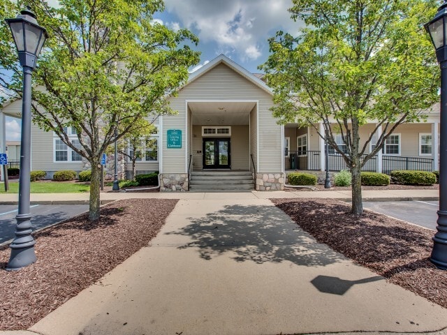 Building Photo - The Landings at Chandler Crossings