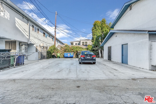 Building Photo - 8933 Cadillac Ave