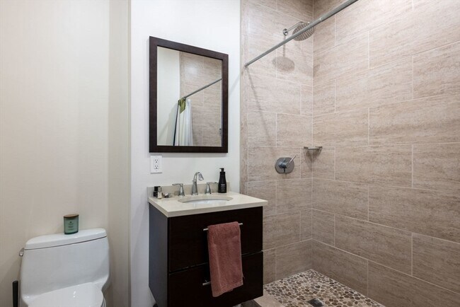 Building Photo - 371 Beacon St