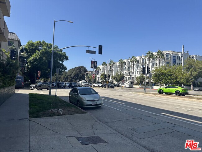 Building Photo - 8614 Burton Wy