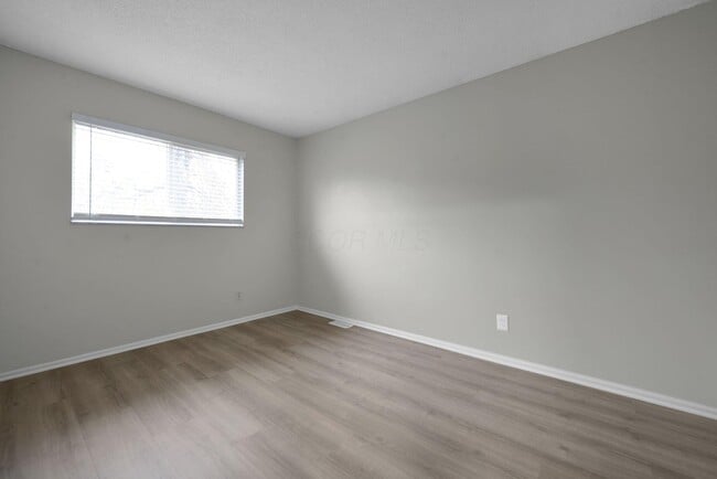 Building Photo - 4550 Glenhaven Dr