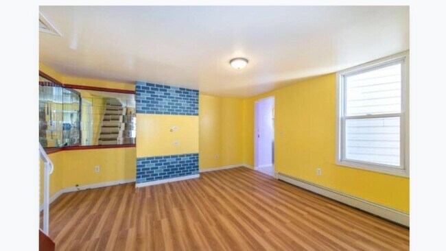 Building Photo - 419 42nd St