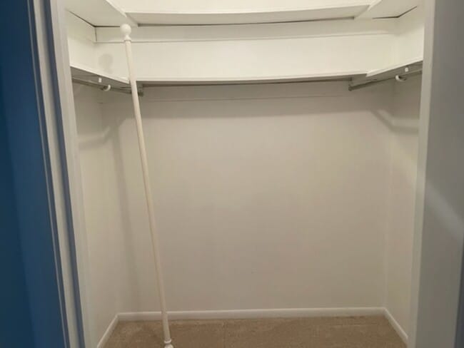 Building Photo - 2 Bedroom Condo - 1.5 Baths, Community Pool, Central AC