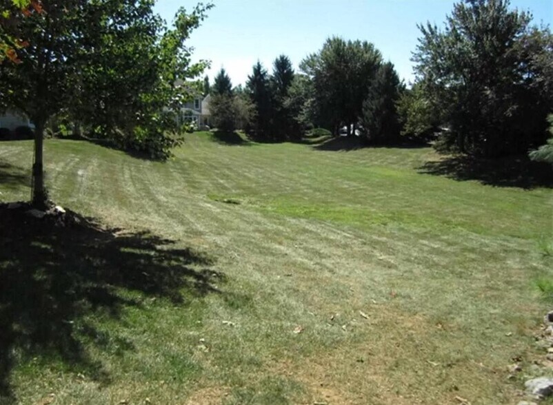 End Unit Open Space - 213 Crescent Dr