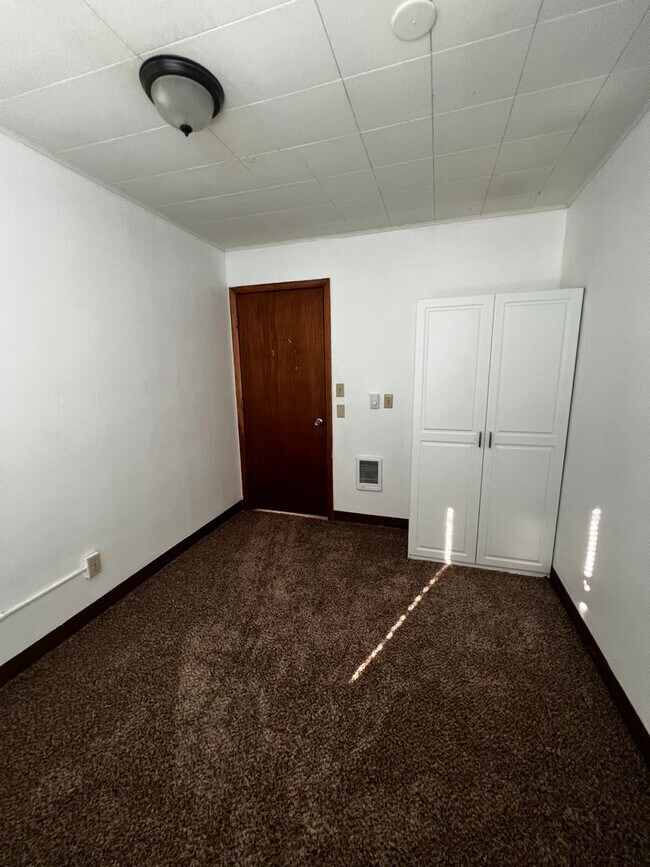 Building Photo - Vine Maple Triplex