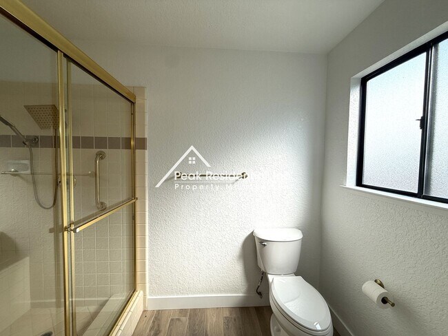 Building Photo - Wonderful Orangevale 4bd/2ba Home with 2 Car Garage!