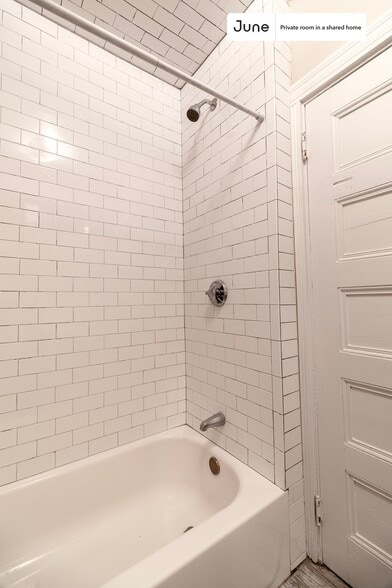 Building Photo - Private bedroom in 5 bed/2 bath Home