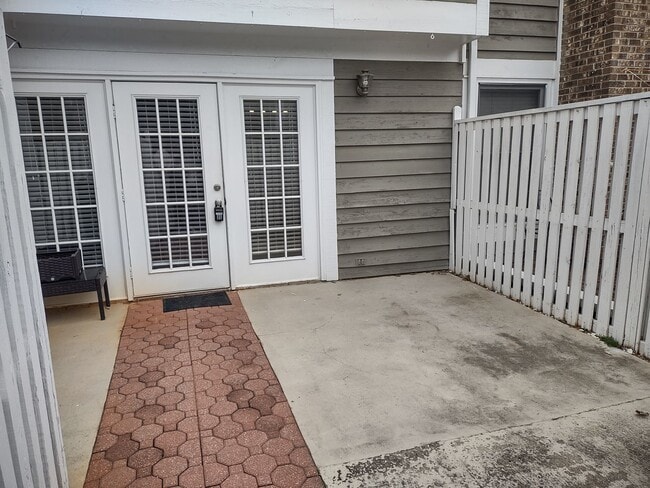 Building Photo - Move In Ready Townhome located in The Gate...