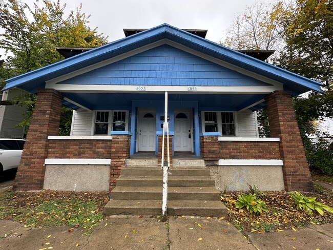 Primary Photo - Move in Special - $500 off November rent -...