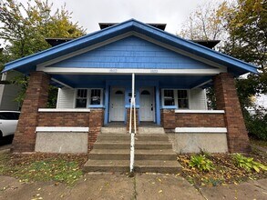 Building Photo - Move in Special - $500 off November rent -...