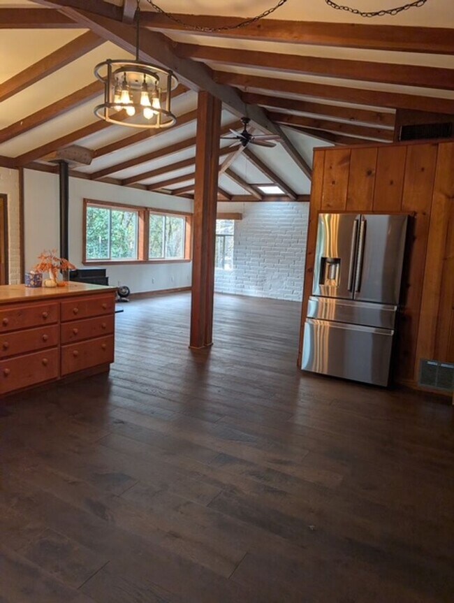 Building Photo - 3BD/2BA Home in Meadow Vista