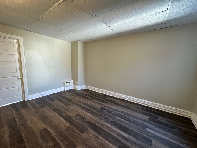 Building Photo - Large 2 bedroom House for Rent