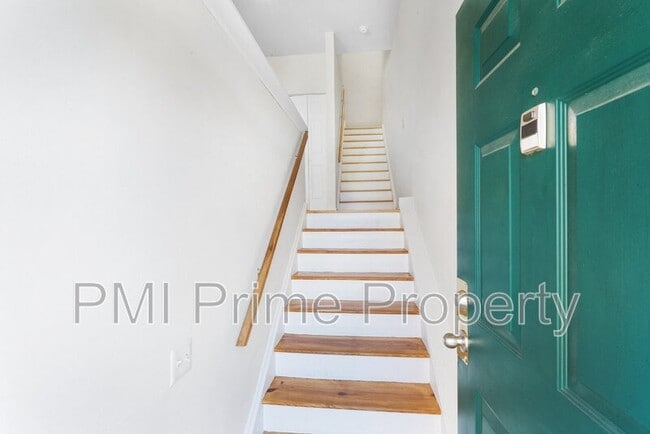 Building Photo - 92 E Blackwell St