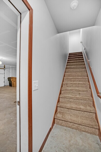 Building Photo - 6410 Driscoll Dr