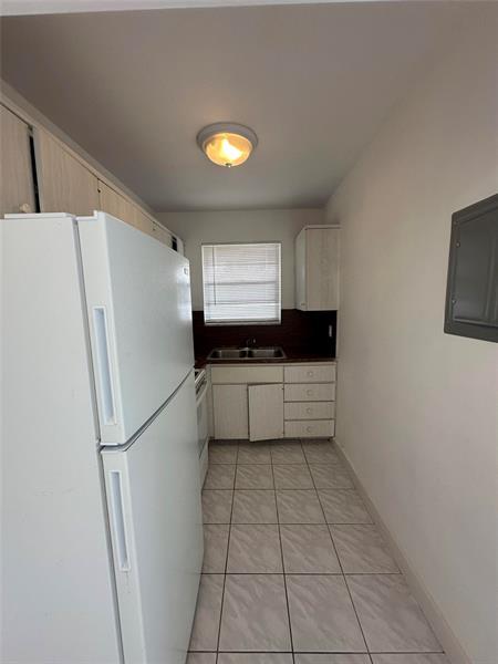 Building Photo - 400 SE 9th Ct