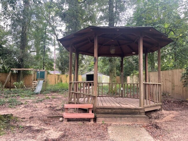 Building Photo - Close to South Alabama 3/2 Single Car Garage