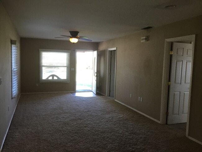 Building Photo - 5430 N Madera Ave