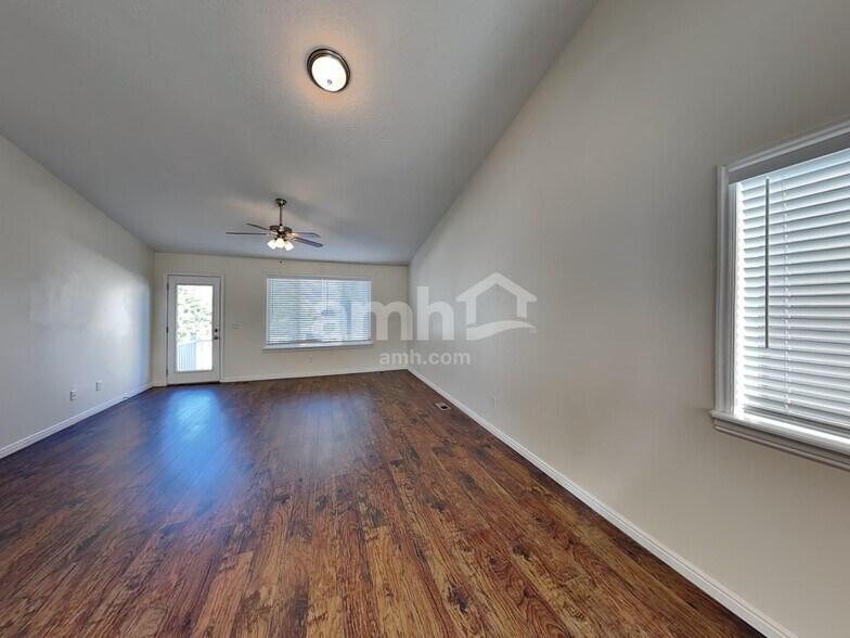 Building Photo - 8359 Sawtooth Oak Dr