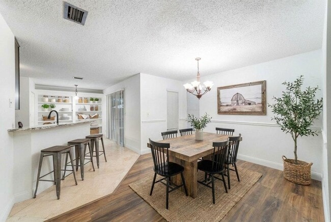 Building Photo - 111 Lobelia Rd