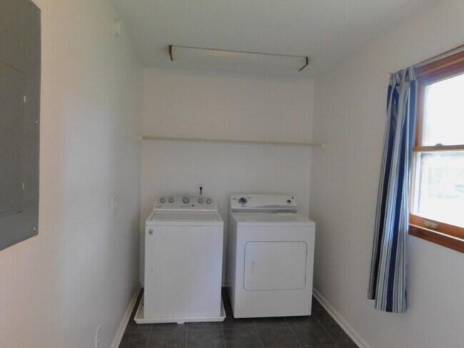 Building Photo - 11 Pierce Pl