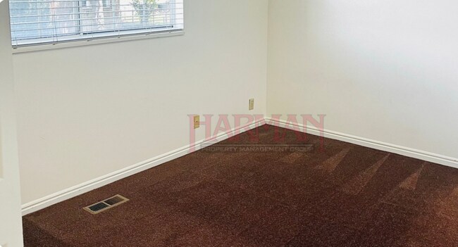 Building Photo - 699 600 W