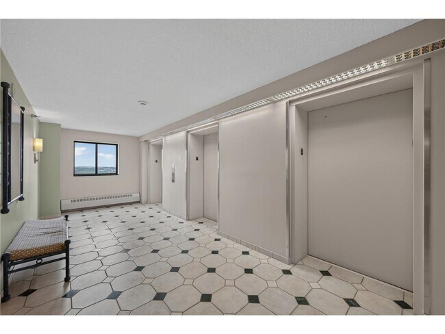 Building Photo - 78 10th St E