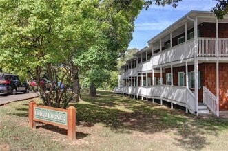 Building Photo - 944 N Storer Ave