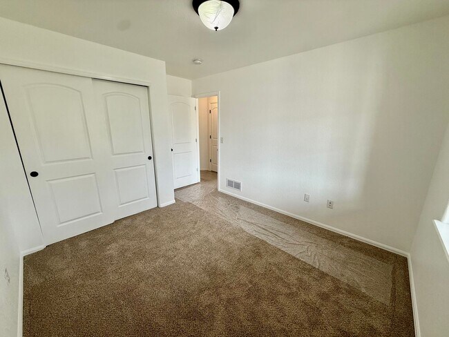 Building Photo - 7545 Back Stretch Dr