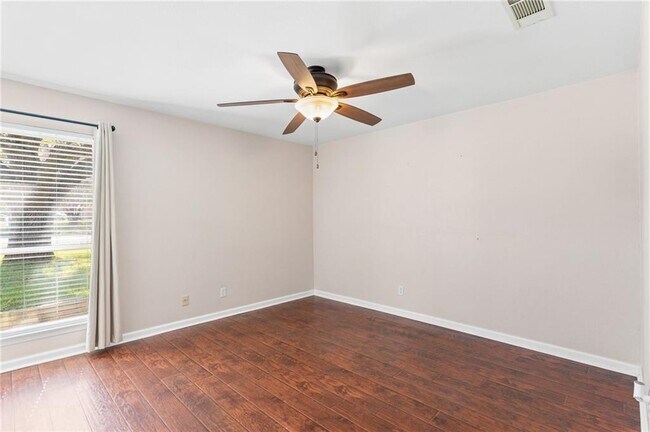 Building Photo - 3810 Hillside Dr