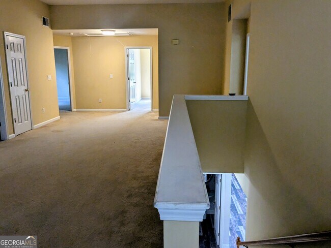 Building Photo - 137 Village Green Cir