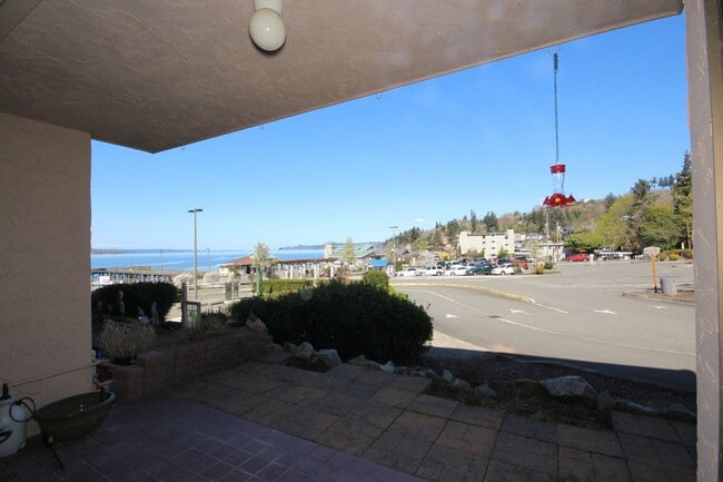 Building Photo - Large Redondo Condo with Waterfront View!