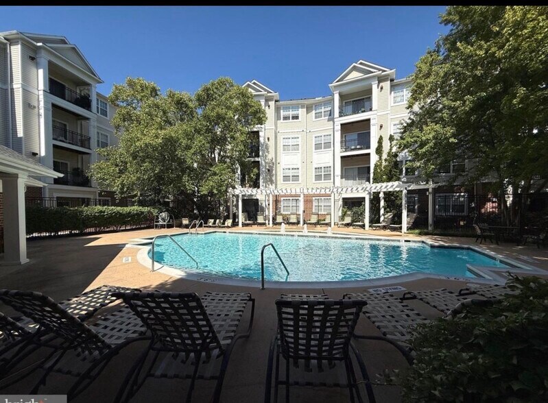 Building Photo - 12925 Centre Park Cir