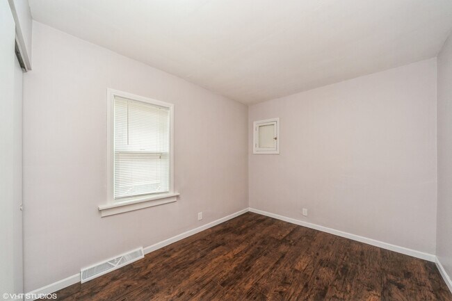Building Photo - 848 Lee St