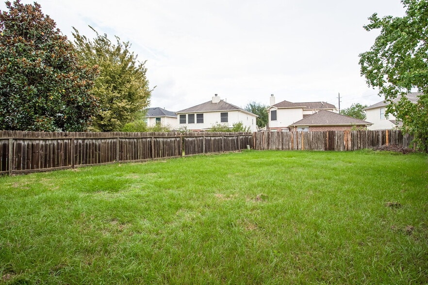 Building Photo - 6602 Bluebottle Ln