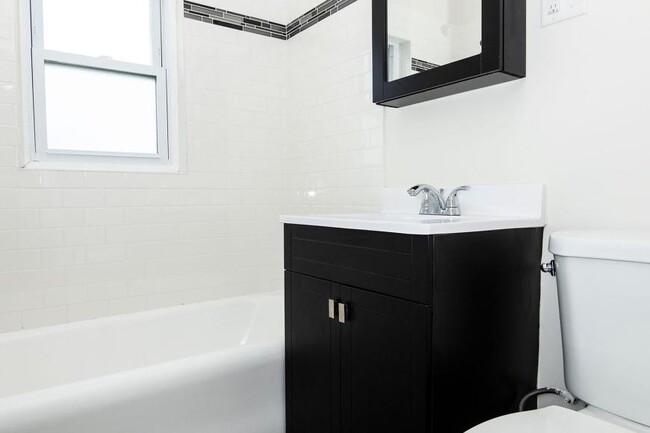 Building Photo - 2 bedroom in Chicago IL 60613