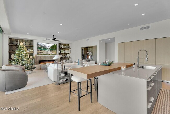 Building Photo - 6321 E Phoenician Blvd