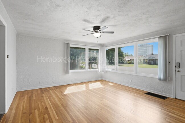 Building Photo - 112 W Amherst Ct