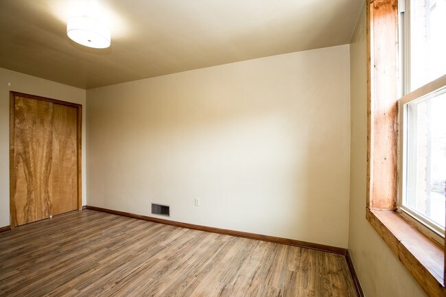 Building Photo - 2712 Sarah St