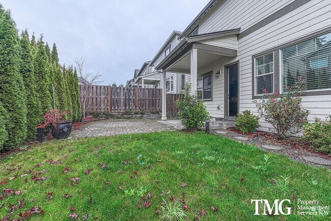Building Photo - Spacious 4 BD Home with Private Backyard & Community Amenities!