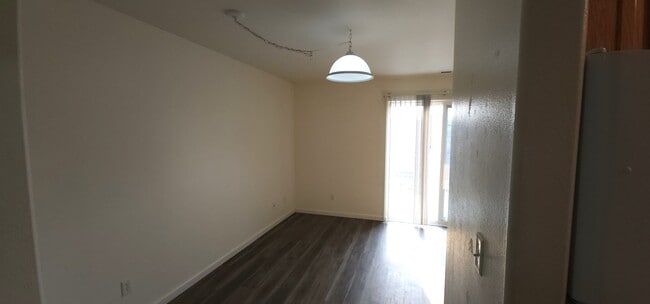 Building Photo - 660 Sunny Ln