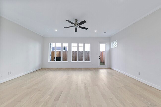 Building Photo - 946 Judiway St