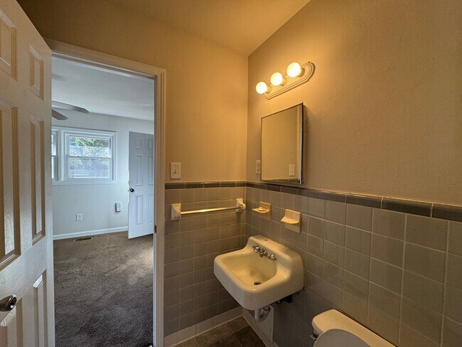 Building Photo - 4507 Wesley Dr