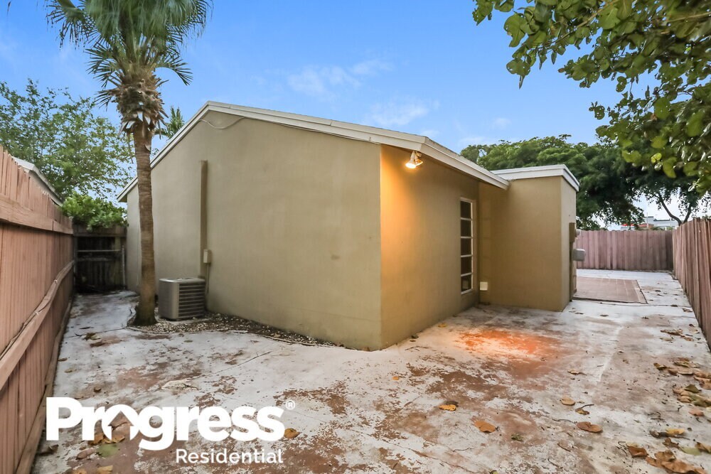Building Photo - 4205 SW 137th Ct